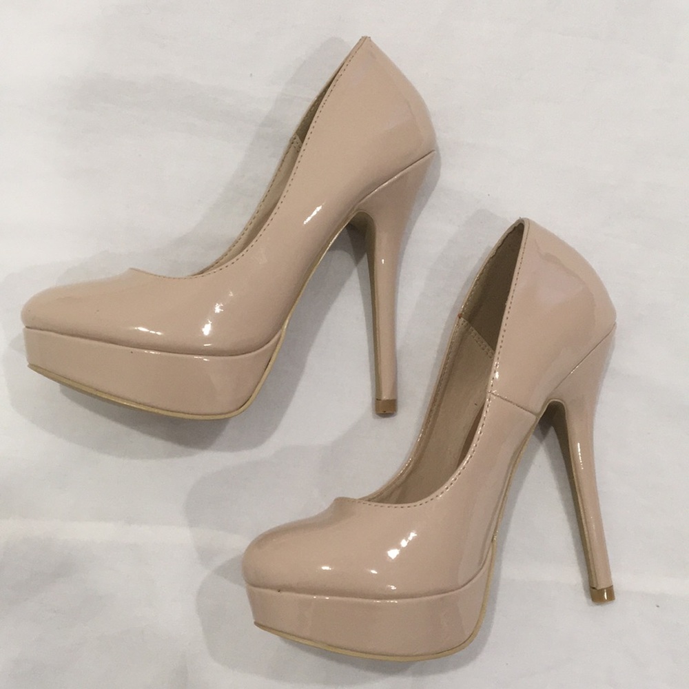 SOLD Nude Pumps!